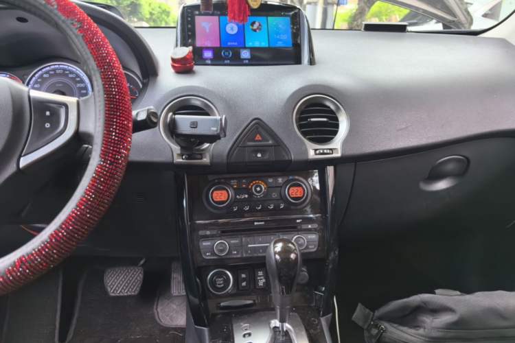Used Renault Koleos 2015 2.5L 4x4 Comfort Edition Audio And AC Panel