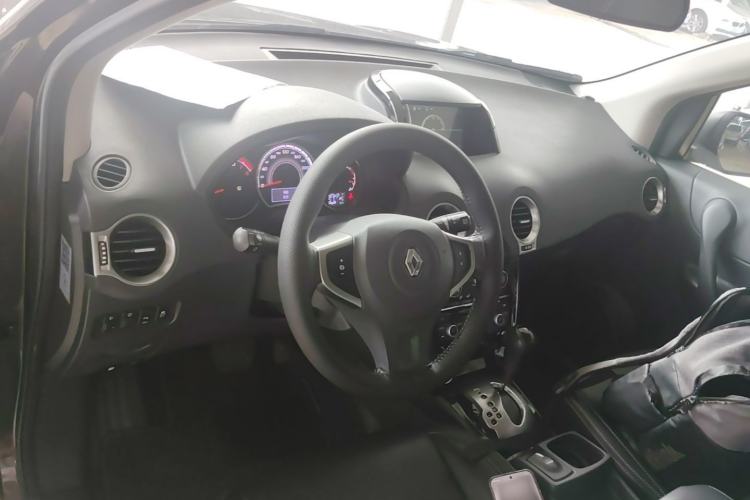 Used Renault Koleos 2015 2.5L Two-Wheel Drive Comfort Edition Center Console