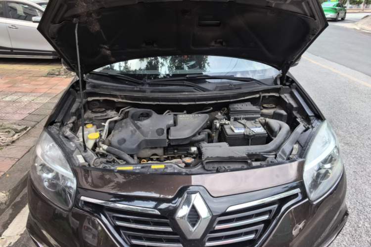 Used Renault Koleos 2015 2.5L 4x4 Comfort Edition Engine Bay