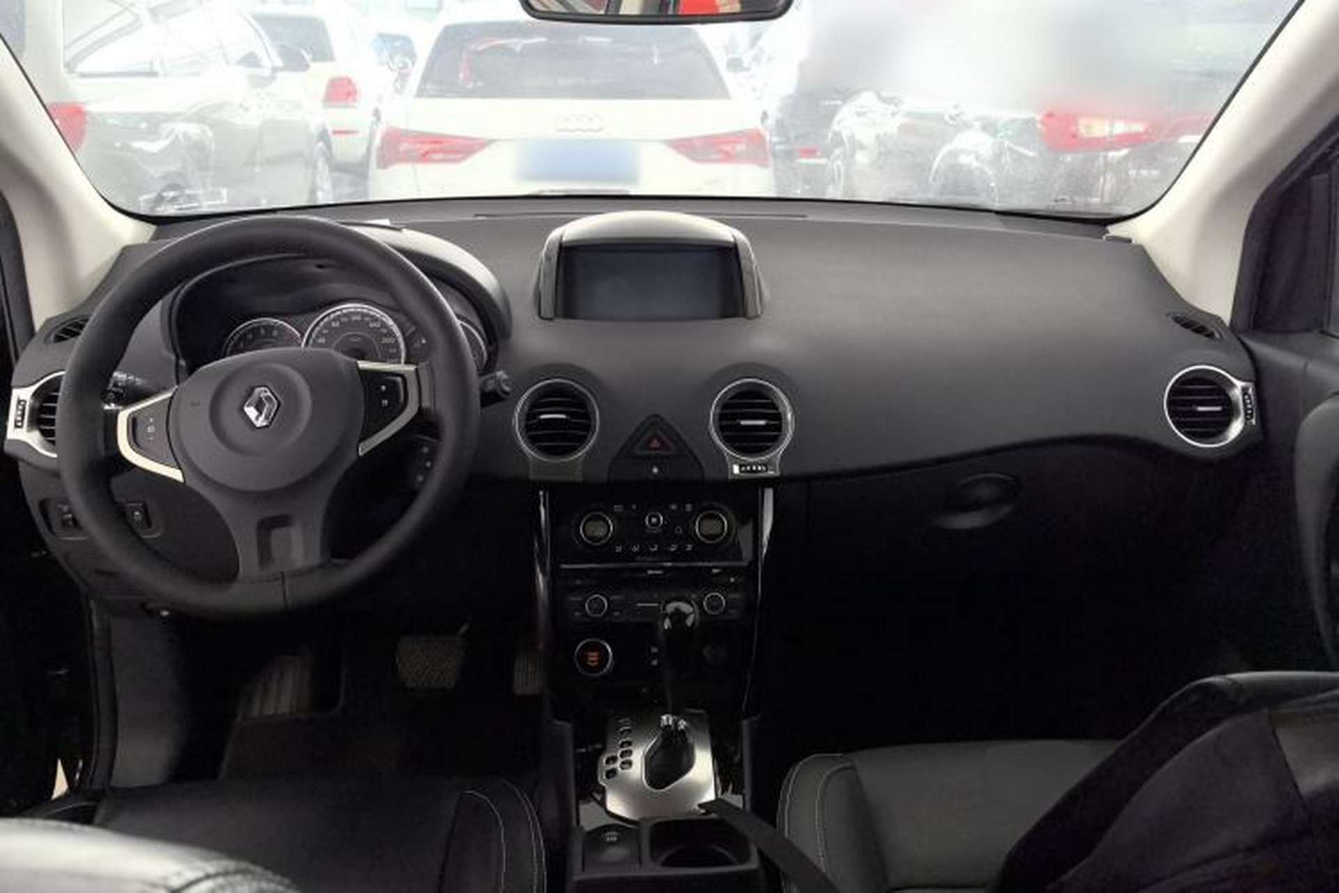 Used Renault Koleos 2015 2.5L Two-Wheel Drive Comfort Edition Interior 2