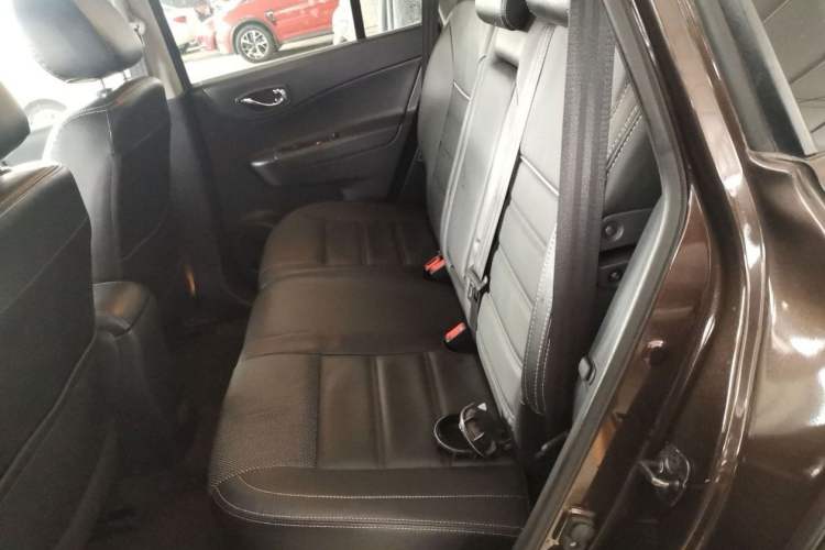 Used Renault Koleos 2015 2.5L Two-Wheel Drive Comfort Edition Interior 3