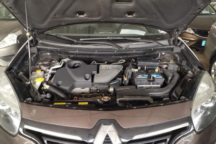Used Renault Koleos 2015 2.5L Two-Wheel Drive Comfort Edition Interior 6