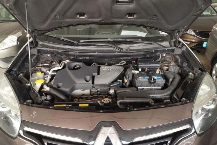 Used Renault Koleos 2015 2.5L Two-Wheel Drive Comfort Edition Interior 6