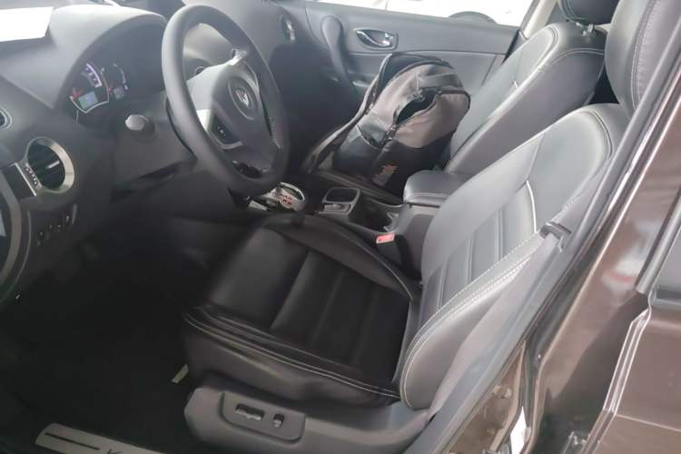 Used Renault Koleos 2015 2.5L Two-Wheel Drive Comfort Edition Left Front Seat