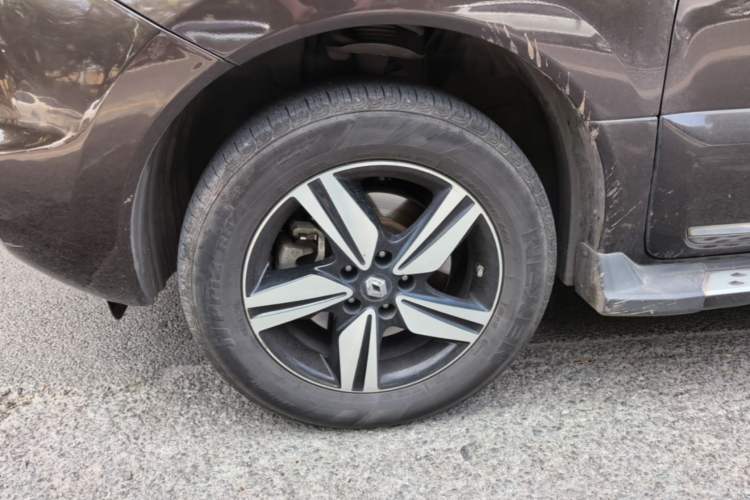Used Renault Koleos 2015 2.5L 4x4 Comfort Edition Left Front Wheel Hub