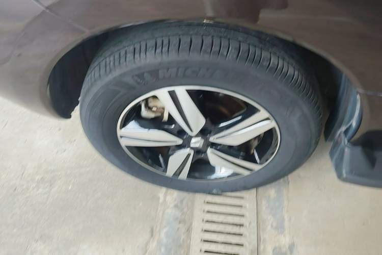 Used Renault Koleos 2015 2.5L Two-Wheel Drive Comfort Edition Left Front Wheel Hub