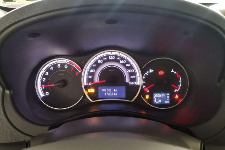 Used Renault Koleos 2015 2.5L Two-Wheel Drive Comfort Edition Odometer Close Up