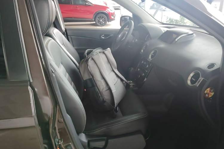 Used Renault Koleos 2015 2.5L Two-Wheel Drive Comfort Edition Right Front Seat