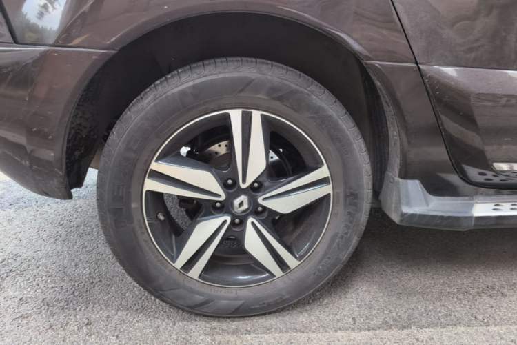 Used Renault Koleos 2015 2.5L 4x4 Comfort Edition Right Rear Wheel Hub