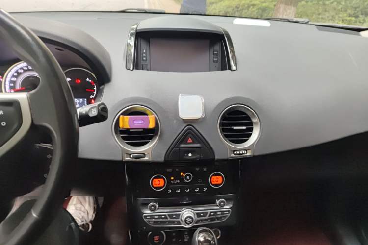 Used Renault Koleos 2015 2.5L 4x4 Comfort Edition Audio And AC Panel