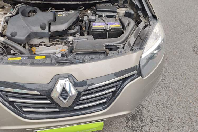 Used Renault Koleos 2015 2.5L Two-Wheel Drive Comfort Edition Engine Bay Left