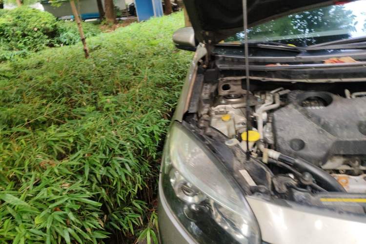 Used Renault Koleos 2015 2.5L Two-Wheel Drive Comfort Edition Engine Bay Right