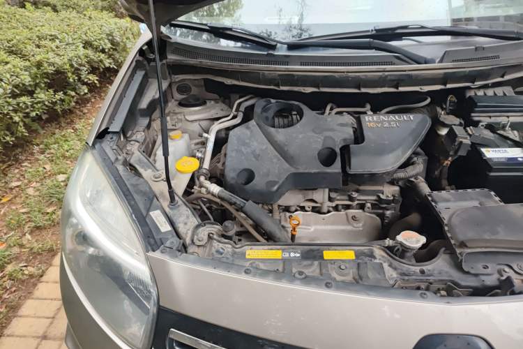 Used Renault Koleos 2015 2.5L 4x4 Comfort Edition Engine Bay Right