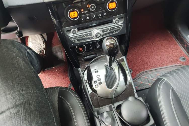 Used Renault Koleos 2015 2.5L 4x4 Comfort Edition Gear Lever