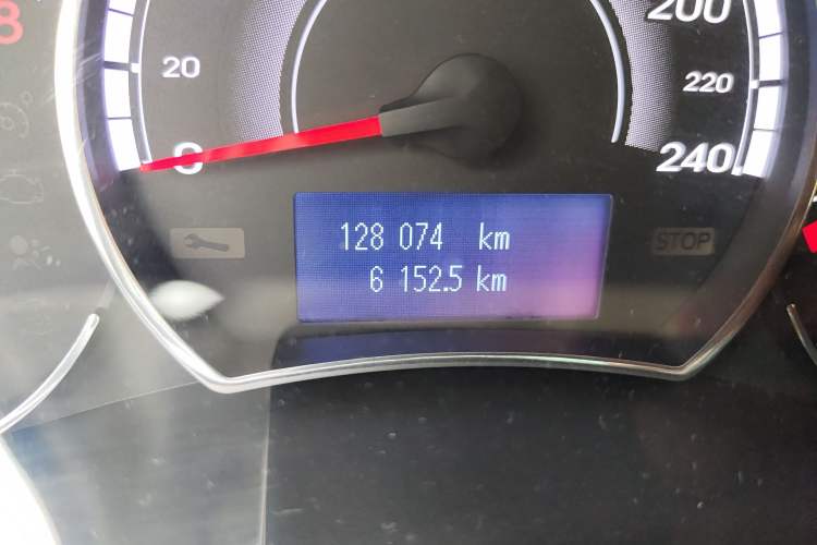 Used Renault Koleos 2015 2.5L Two-Wheel Drive Comfort Edition Odometer Close Up