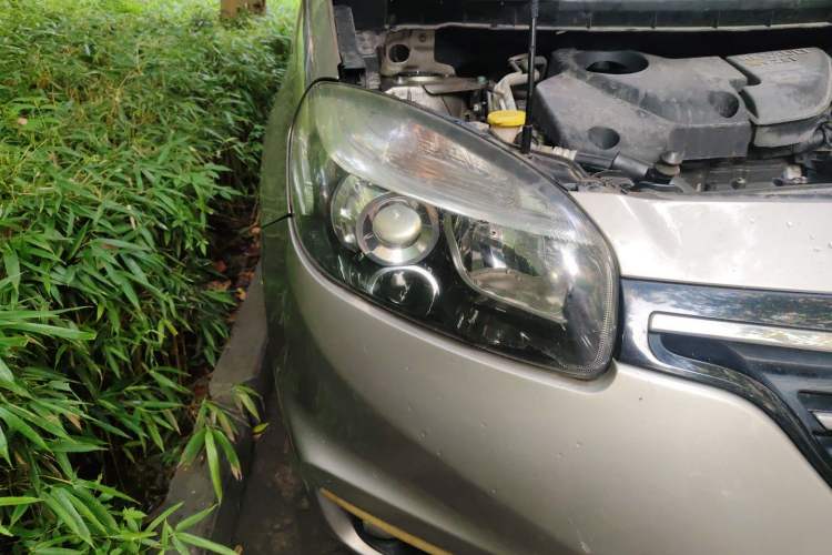Used Renault Koleos 2015 2.5L Two-Wheel Drive Comfort Edition Right Front Headlight