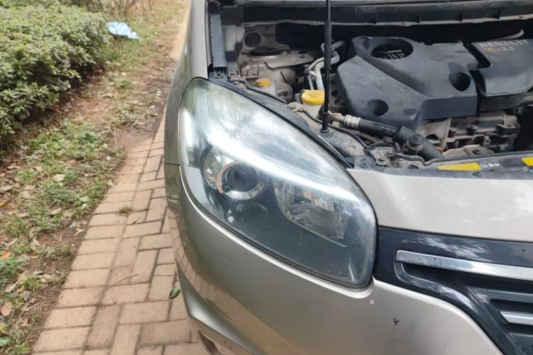 Used Renault Koleos 2015 2.5L 4x4 Comfort Edition Right Front Headlight