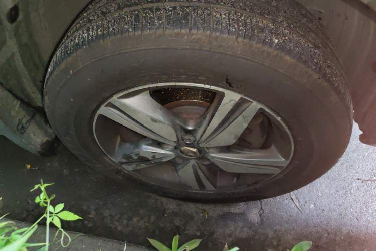 Used Renault Koleos 2015 2.5L Two-Wheel Drive Comfort Edition Right Front Wheel Hub
