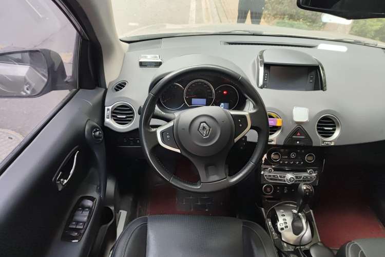 Used Renault Koleos 2015 2.5L 4x4 Comfort Edition Steering Wheel
