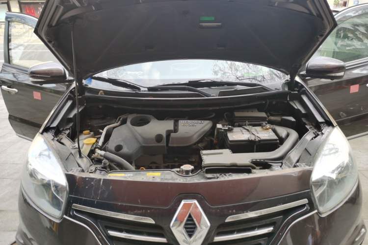 Used Renault Koleos  Engine Bay