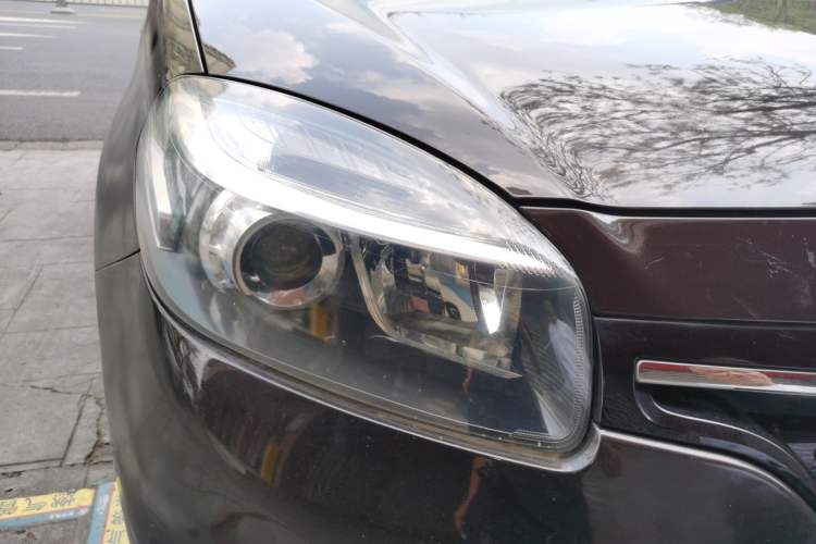 Used Renault Koleos  Right Front Headlight