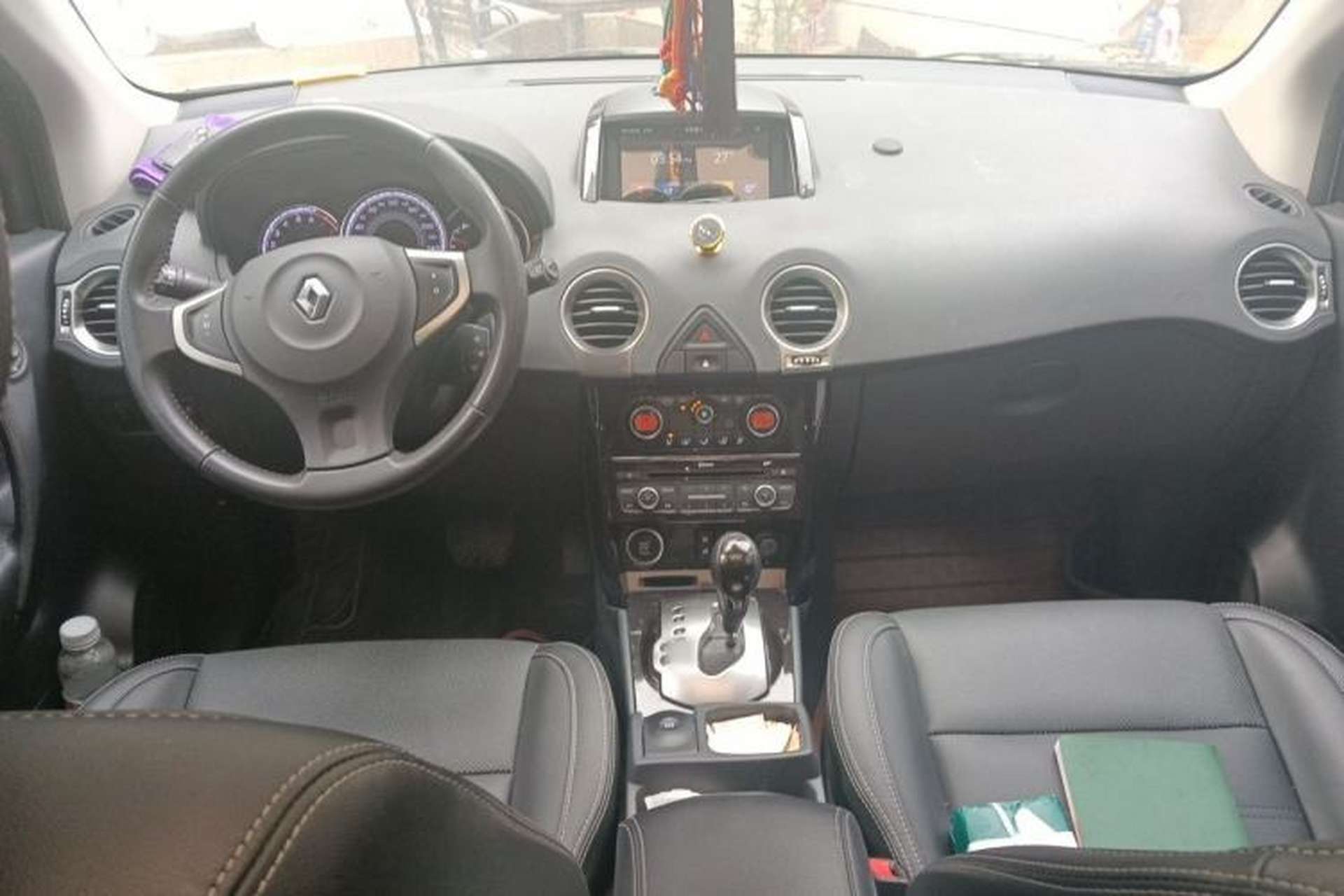 Used Renault Koleos 2015 2.0L Two-Wheel Drive Comfort Edition Center Console