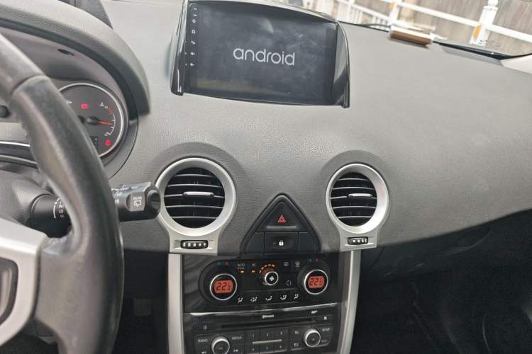 Used Renault Koleos 2015 2.0L Two-Wheel Drive Fashion Edition Audio And AC Panel