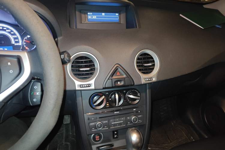Used Renault Koleos 2015 2.0L Two-Wheel Drive Standard Edition Audio And AC Panel