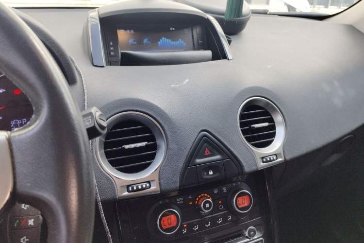 Used Renault Koleos 2015 2.5L Two-Wheel Drive Comfort Edition Audio And AC Panel