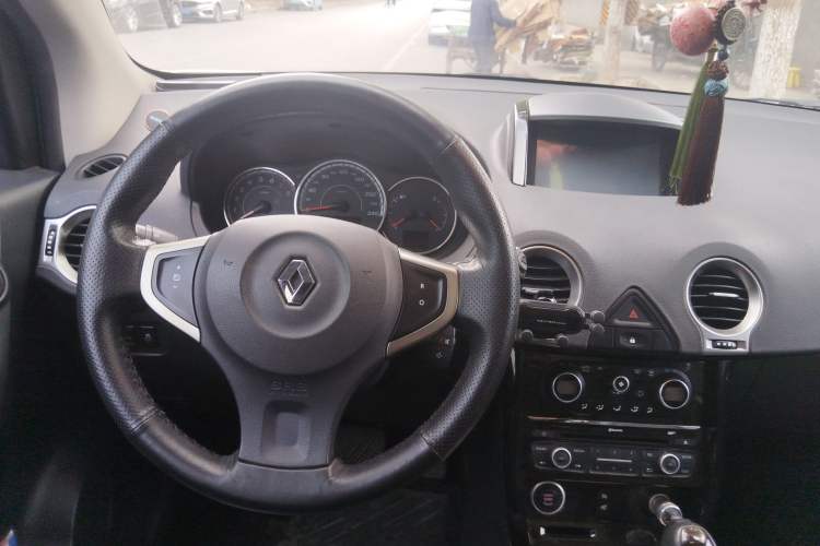 Used Renault Koleos 2015 2.0L Two-Wheel Drive Comfort Edition Center Console