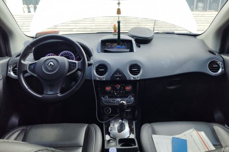 Used Renault Koleos 2015 2.5L Two-Wheel Drive Comfort Edition Center Console