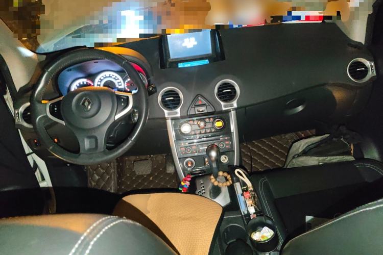 Used Renault Koleos 2015 2.0L Two-Wheel Drive Fashion Edition Center Console
