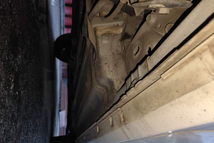Used Renault Koleos 2015 2.0L Two-Wheel Drive Standard Edition Chassis Rear Right
