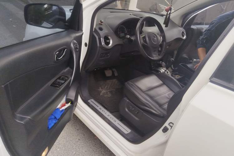 Used Renault Koleos 2015 2.0L Two-Wheel Drive Comfort Edition Driver Seat