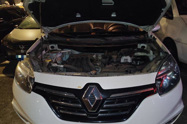 Used Renault Koleos 2015 2.0L Two-Wheel Drive Standard Edition Engine Bay