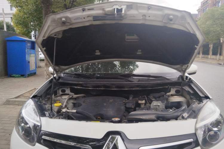 Used Renault Koleos 2015 2.0L Two-Wheel Drive Comfort Edition Engine Bay