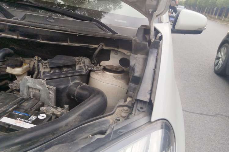 Used Renault Koleos 2015 2.0L Two-Wheel Drive Comfort Edition Engine Bay Left