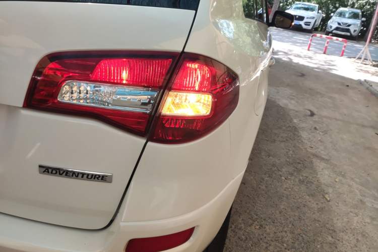 Used Renault Koleos 2015 2.5L Two-Wheel Drive Comfort Edition Exterior 6