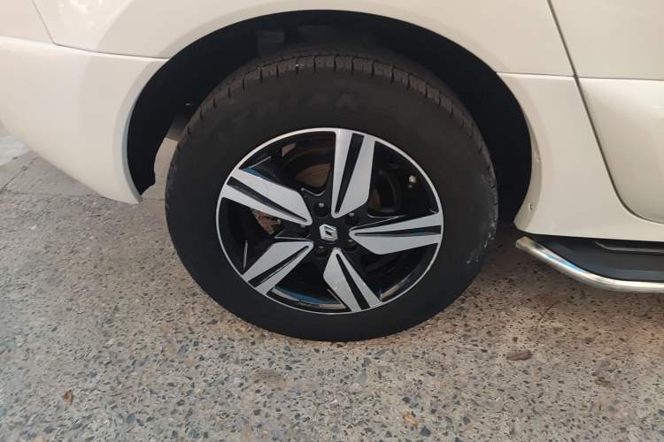 Used Renault Koleos 2015 2.5L Two-Wheel Drive Comfort Edition Exterior 8