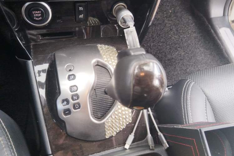 Used Renault Koleos 2015 2.0L Two-Wheel Drive Comfort Edition Gear Lever