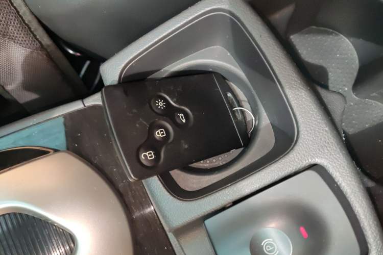 Used Renault Koleos 2015 2.5L Two-Wheel Drive Comfort Edition Interior 1
