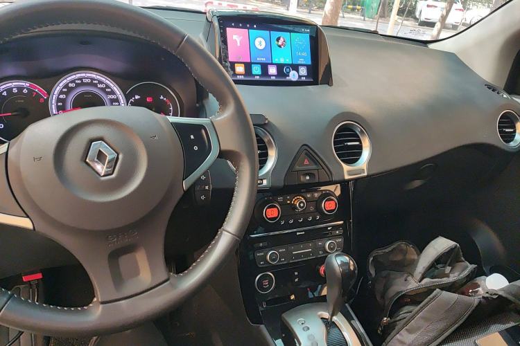 Used Renault Koleos 2015 2.5L Two-Wheel Drive Comfort Edition Interior 2