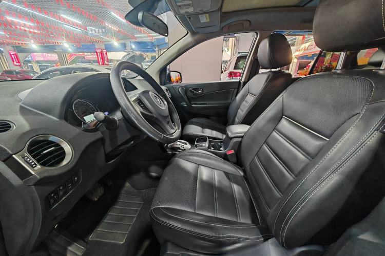 Used Renault Koleos 2015 2.5L 4x4 Comfort Edition Interior 2