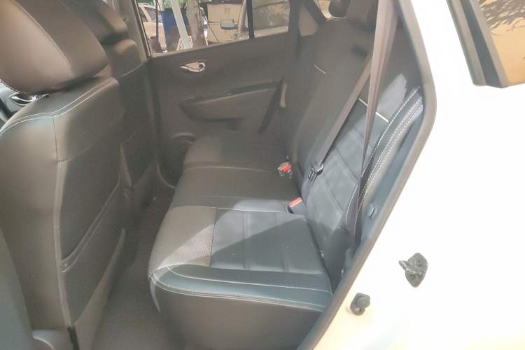 Used Renault Koleos 2015 2.5L Two-Wheel Drive Comfort Edition Interior 4