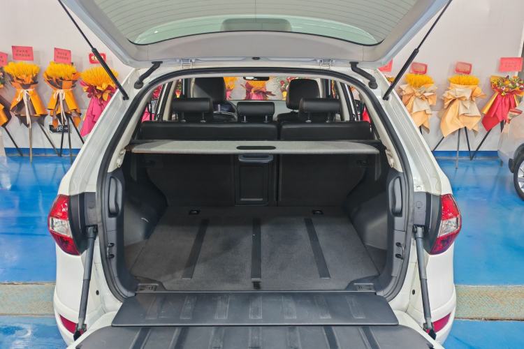 Used Renault Koleos 2015 2.5L 4x4 Comfort Edition Interior 4
