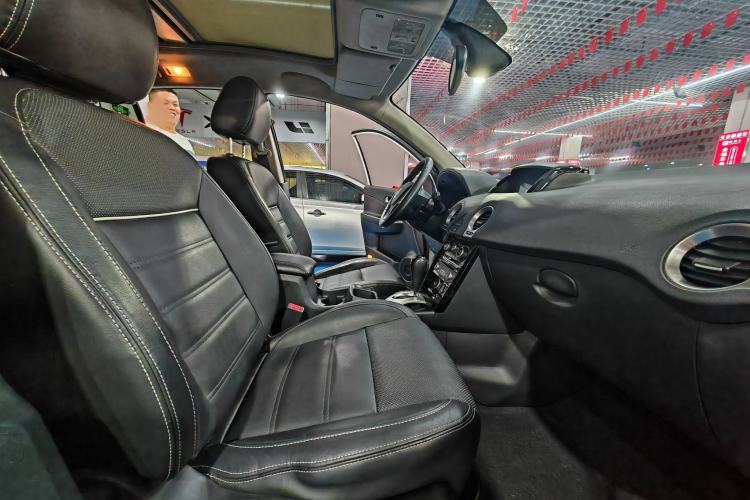 Used Renault Koleos 2015 2.5L 4x4 Comfort Edition Interior 5