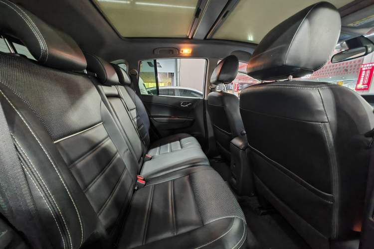 Used Renault Koleos 2015 2.5L 4x4 Comfort Edition Interior 6