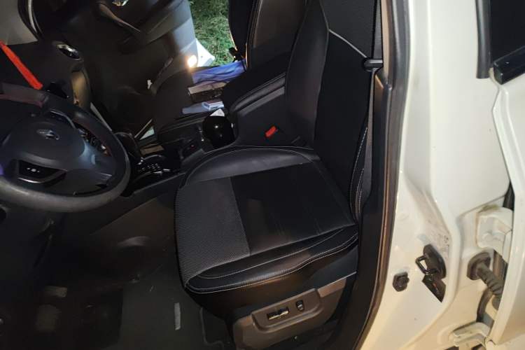Used Renault Koleos 2015 2.5L Two-Wheel Drive Comfort Edition Left Front Seat