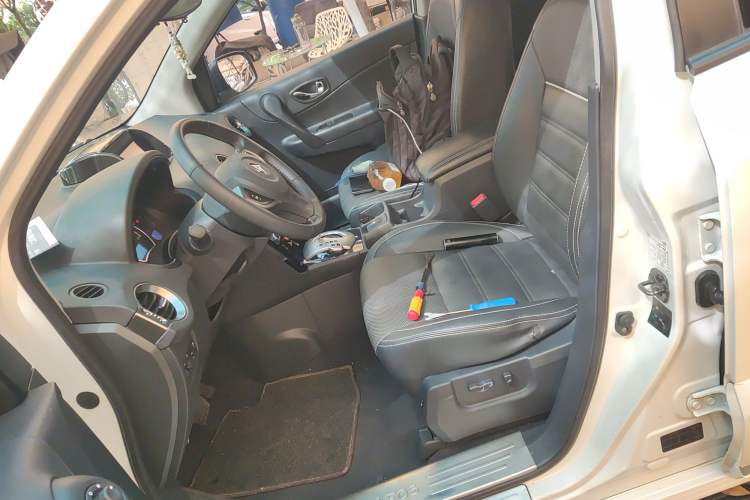 Used Renault Koleos 2015 2.5L Two-Wheel Drive Comfort Edition Left Front Seat
