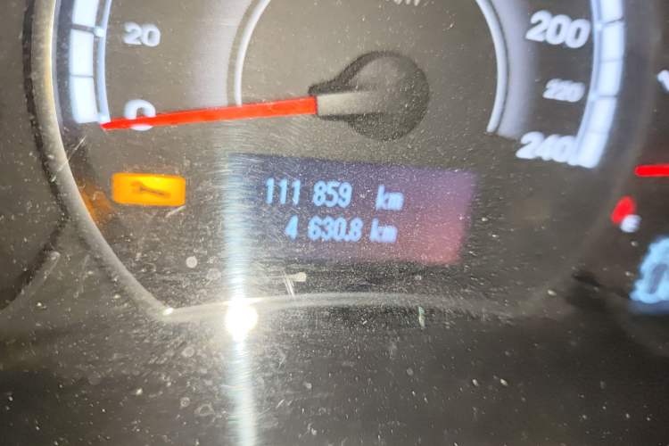 Used Renault Koleos 2015 2.5L Two-Wheel Drive Comfort Edition Odometer Close Up